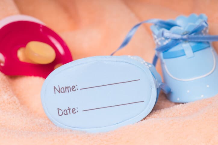 名前入り出産祝いがうれしい！男の子・女の子別おすすめ12選【失敗しないポイントも】