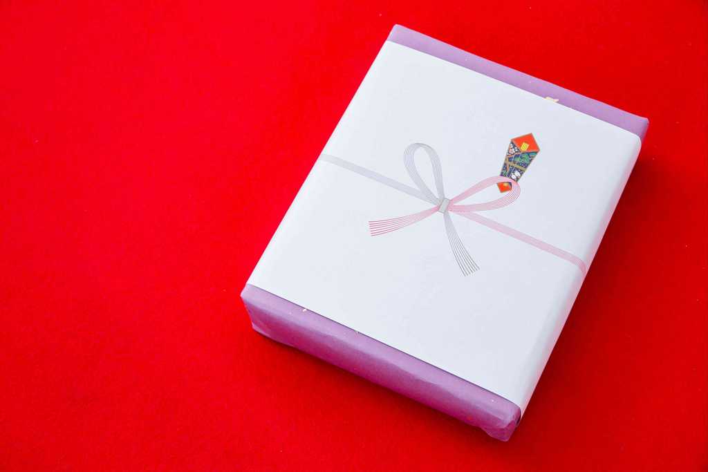 内祝いにおけるのしのマナーを解説！結婚・出産などシーン別の選び方・名前の書き方も