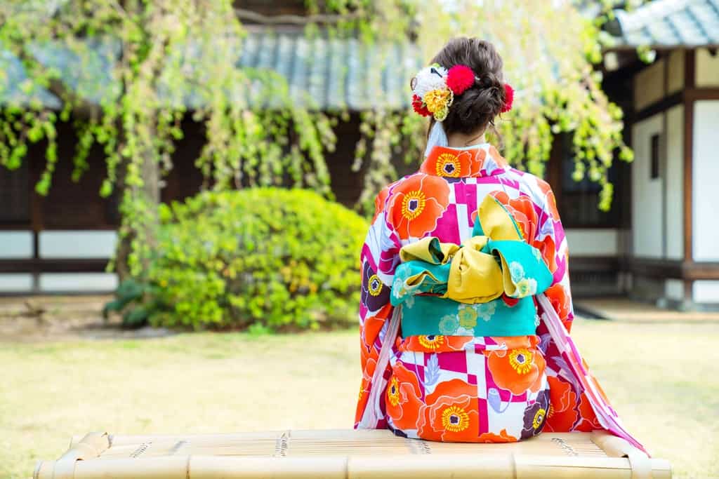 伝統文化「着物」とは？名称・着付けから有名な伝統工芸の着物・現代の着物事情まで
