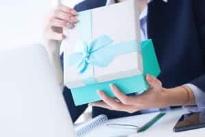 上司に贈る内祝いおすすめ10選！気をつけたいマナーやのし紙の付け方も