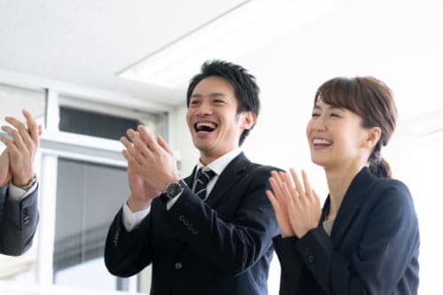 昇進祝いのお返しギフトおすすめ10選！気になるマナーやお礼状の書き方・例文も