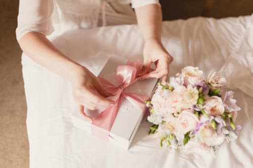 両親に贈る結婚祝いのお返しギフトおすすめ10選！両親への内祝いの予算相場やマナーも
