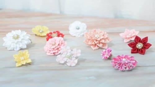 【つまみ細工のブローチおすすめ10選】ハレの日から普段使いまで｜手芸キットも