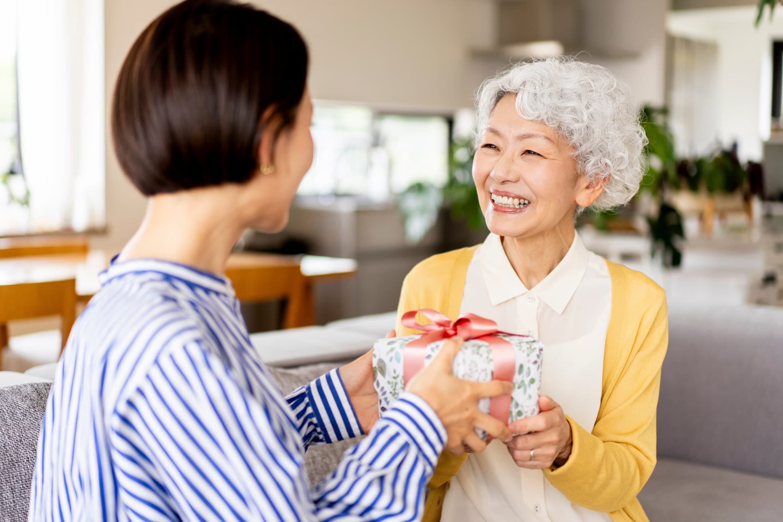 義母の誕生日プレゼントどうする？伝統工芸のおしゃれギフト10選！ネタ切れで悩む方必見